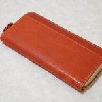 優しいカラーのヌメ革財布ラウンドファスナー（レッド）〈3営業日以内発送〉