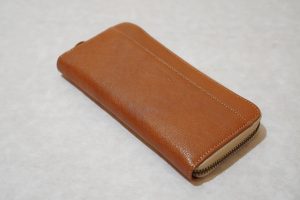 優しいカラーのヌメ革財布ラウンドファスナー（キャメル）〈3営業日以内発送〉