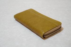 優しいカラーのヌメ革財布ラウンドファスナー（ライトグリーン）〈3営業日以内発送〉